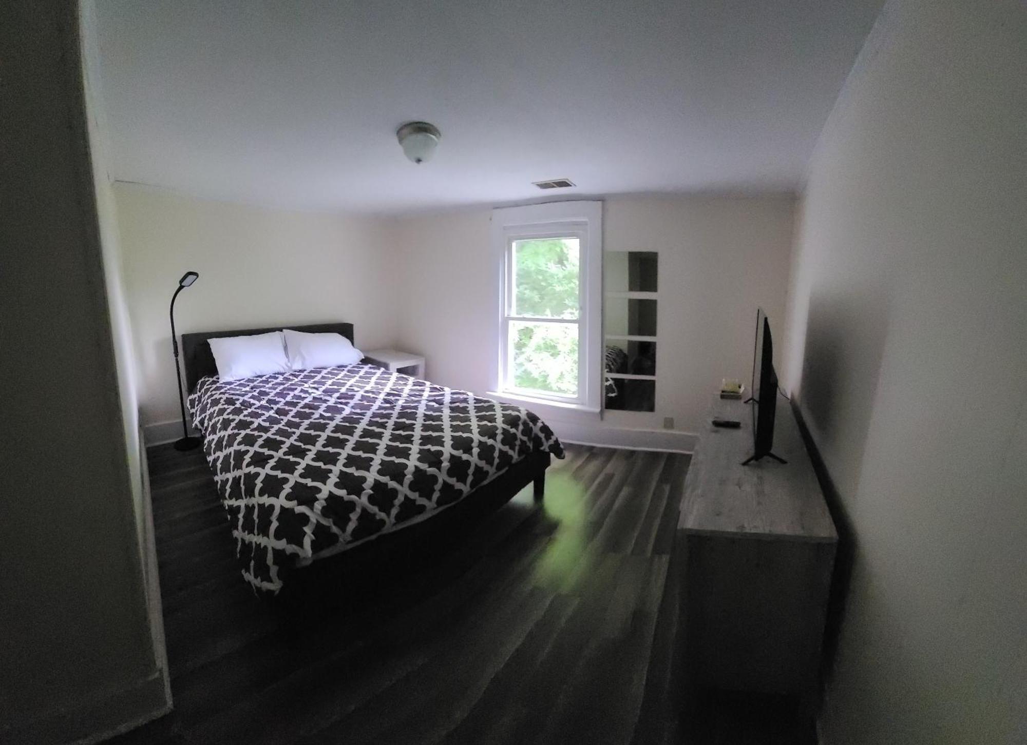 The Dragon'S Den Upstairs Room 3 Tazewell Екстериор снимка